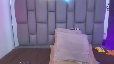 Mia online show from January 2026 12:09:02 PM