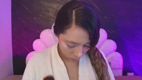 Mia online show from May 2026 12:10:01 PM