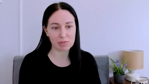 Mia online show from April 2026 03:23:01 PM