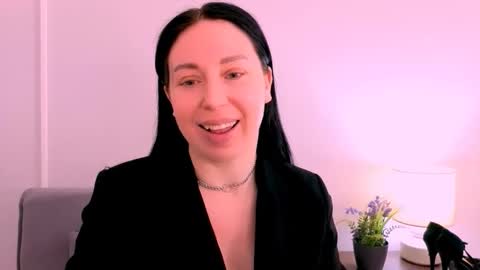 Mia online show from April 2026 03:25:01 PM