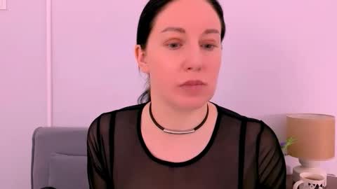 Mia online show from April 2026 06:03:02 PM