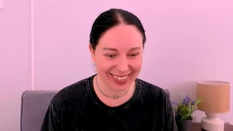 Mia online show from April 2026 02:34:02 PM