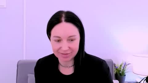 Mia online show from May 2026 03:52:01 PM