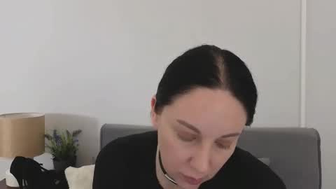 Mia online show from May 2026 03:40:01 PM