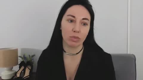 Mia online show from May 2026 03:18:01 PM