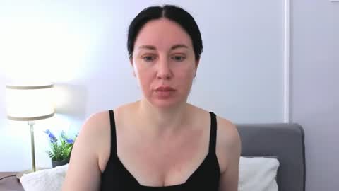 Mia online show from June 2026 06:27:01 AM