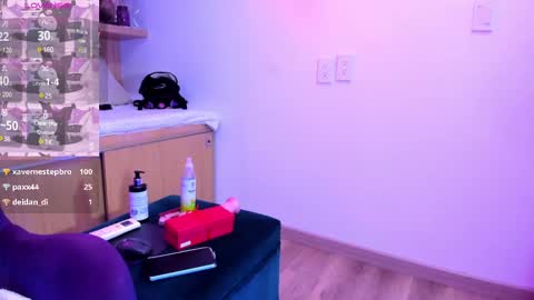 Mia online show from February 2025 04:07:01 PM