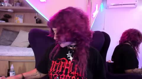 Mia online show from March 2025 03:51:02 PM