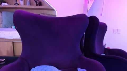 Mia online show from March 2025 03:40:02 PM