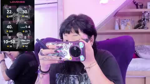 Mia online show from January 2026 12:54:01 PM