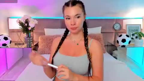 Snapshot of miaamuse chatting on June 2026 07:01:01 PM Mia online show from June 2026 07:01:01 PM