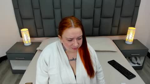 Snapshot of miaandmolly_ chatting on January 2025 08:04:01 AM mia red hair molly short hair online show from January 2025 08:04:01 AM