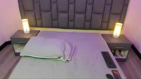 Snapshot of miaandmolly_ chatting on March 2025 08:45:01 AM mia red hair molly short hair online show from March 2025 08:45:01 AM