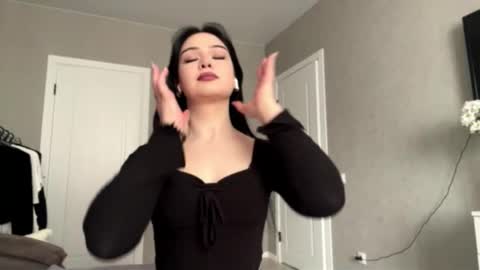 Mia online show from March 2026 08:30:01 AM