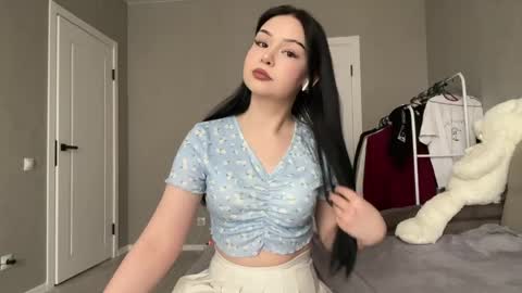 Mia online show from April 2026 08:11:01 AM