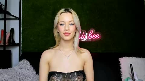 MiaBeeX online show from May 2026 05:09:02 PM