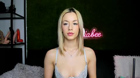 MiaBeeX online show from May 2026 11:25:01 AM