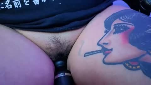 Snapshot of miacanela_xo chatting on April 2026 12:32:01 AM Mia online show from April 2026 12:32:01 AM