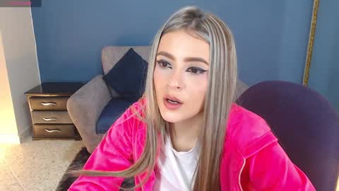 Snapshot of miacarperrlux chatting on February 2025 11:58:01 PM MiaCarper online show from February 2025 11:58:01 PM