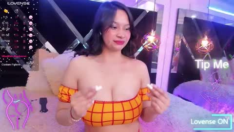 Mia online show from November 2025 02:03:01 AM