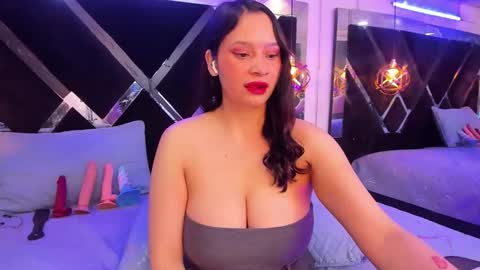 Mia online show from February 2026 01:46:01 AM