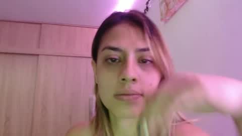 Snapshot of miacollings1 chatting on January 2026 04:22:02 PM Miia online show from January 2026 04:22:02 PM