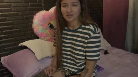 Snapshot of miadimota chatting on January 2025 07:53:01 AM Mia online show from January 2025 07:53:01 AM