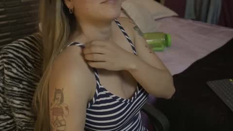 Snapshot of miadimota chatting on January 2025 06:41:02 AM Mia online show from January 2025 06:41:02 AM