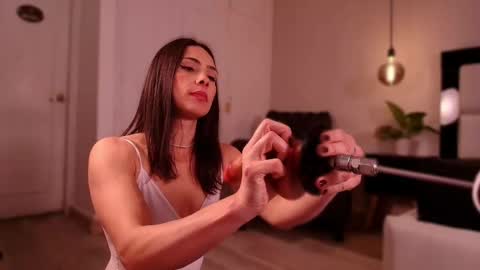 Mia online show from March 2026 11:10:01 AM