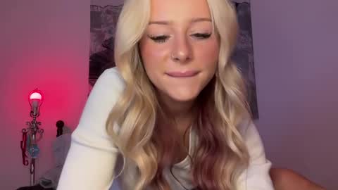 Snapshot of miaharperxox chatting on February 2025 11:22:02 PM Mia Harper online show from February 2025 11:22:02 PM