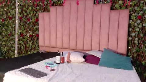 Mia online show from January 2026 03:17:01 PM