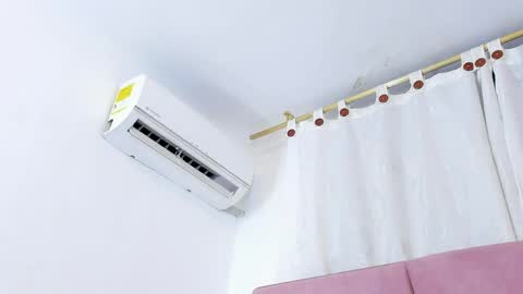 miajhonsonx online show from April 2026 03:36:01 PM