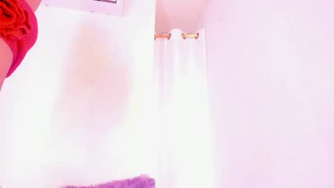 miakirshner_ online show from December 2025 04:56:01 PM