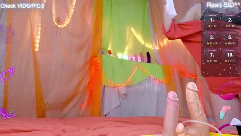 Mia online show from March 2025 04:37:02 AM