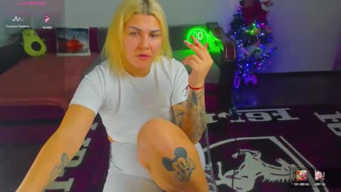 Mia Kittyy online show from December 2025 05:09:01 PM