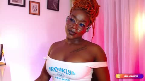 Mia online show from December 2024 11:19:02 PM