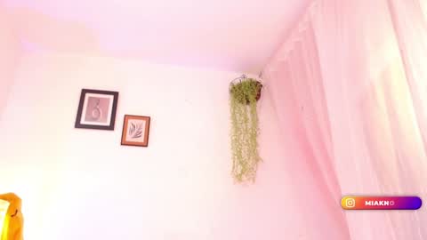 Mia online show from January 2025 12:07:02 PM