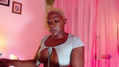 Mia online show from February 2025 09:25:02 AM