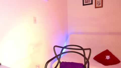 Mia online show from February 2025 09:03:01 AM