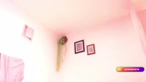 Mia online show from February 2025 12:05:02 PM