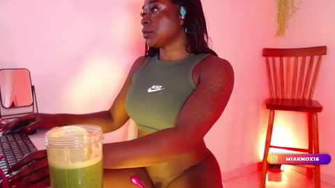 Mia online show from March 2025 09:05:02 AM