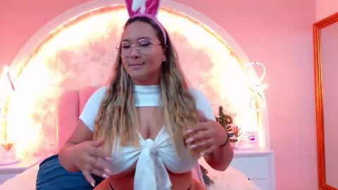 Snapshot of mialaurents chatting on December 2025 04:28:02 AM Mia online show from December 2025 04:28:02 AM