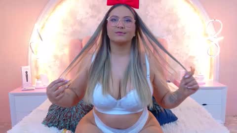 Mia online show from January 2026 05:10:02 AM