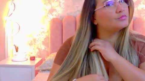 Mia online show from July 2026 09:17:02 PM