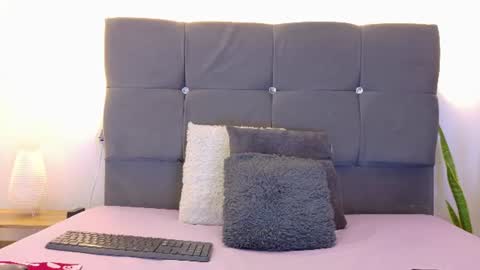 Snapshot of miamackleyn_ chatting on July 2026 12:44:01 PM MIA online show from July 2026 12:44:01 PM