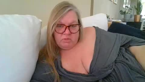 Snapshot of miamarie555 chatting on February 2026 06:04:01 PM Miamarie555 online show from February 2026 06:04:01 PM