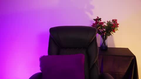 Snapshot of miami_18_ chatting on June 2026 04:59:02 AM Lili online show from June 2026 04:59:02 AM