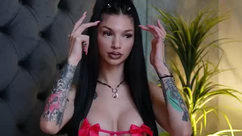 Snapshot of miamicoffee chatting on September 2025 06:41:02 PM Miami online show from September 2025 06:41:02 PM