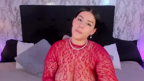 Snapshot of miamontoya chatting on June 2026 01:31:01 PM Mia -5 7001400 Follow online show from June 2026 01:31:01 PM