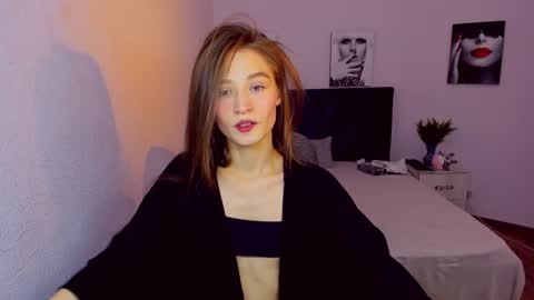 Mia online show from December 2024 06:30:02 PM